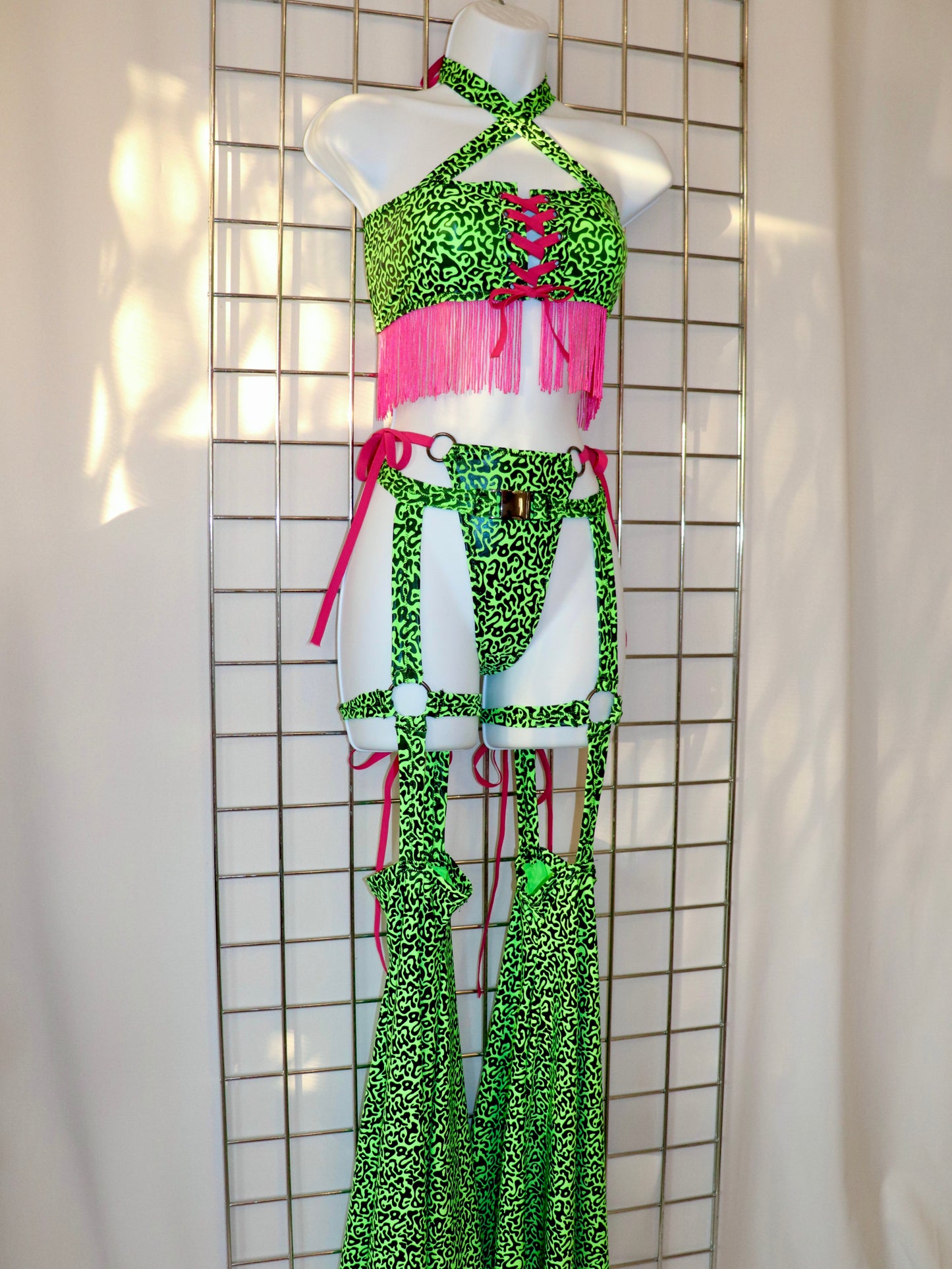 GoGo Gecko Garter Bell Set