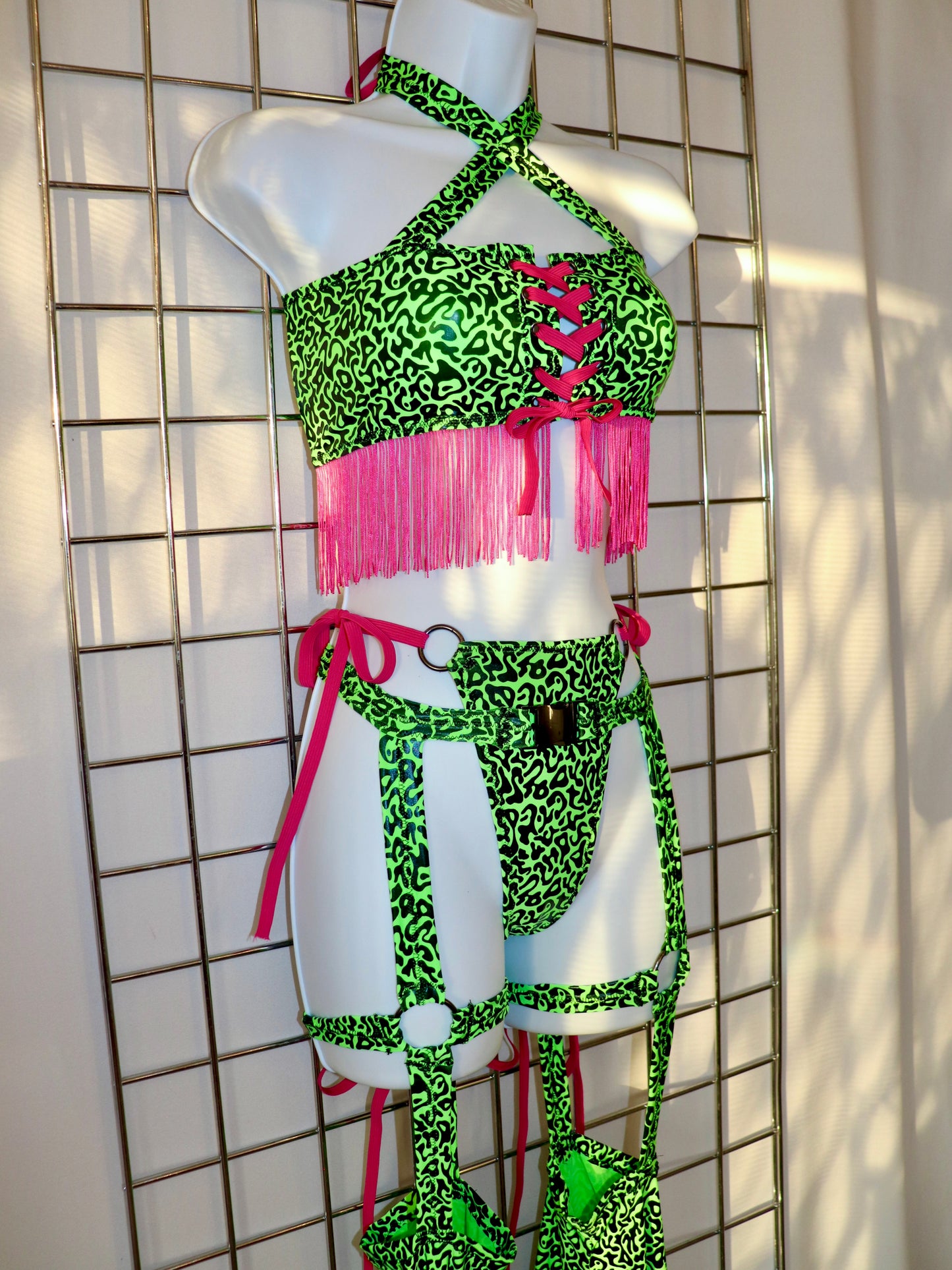 GoGo Gecko Garter Bell Set