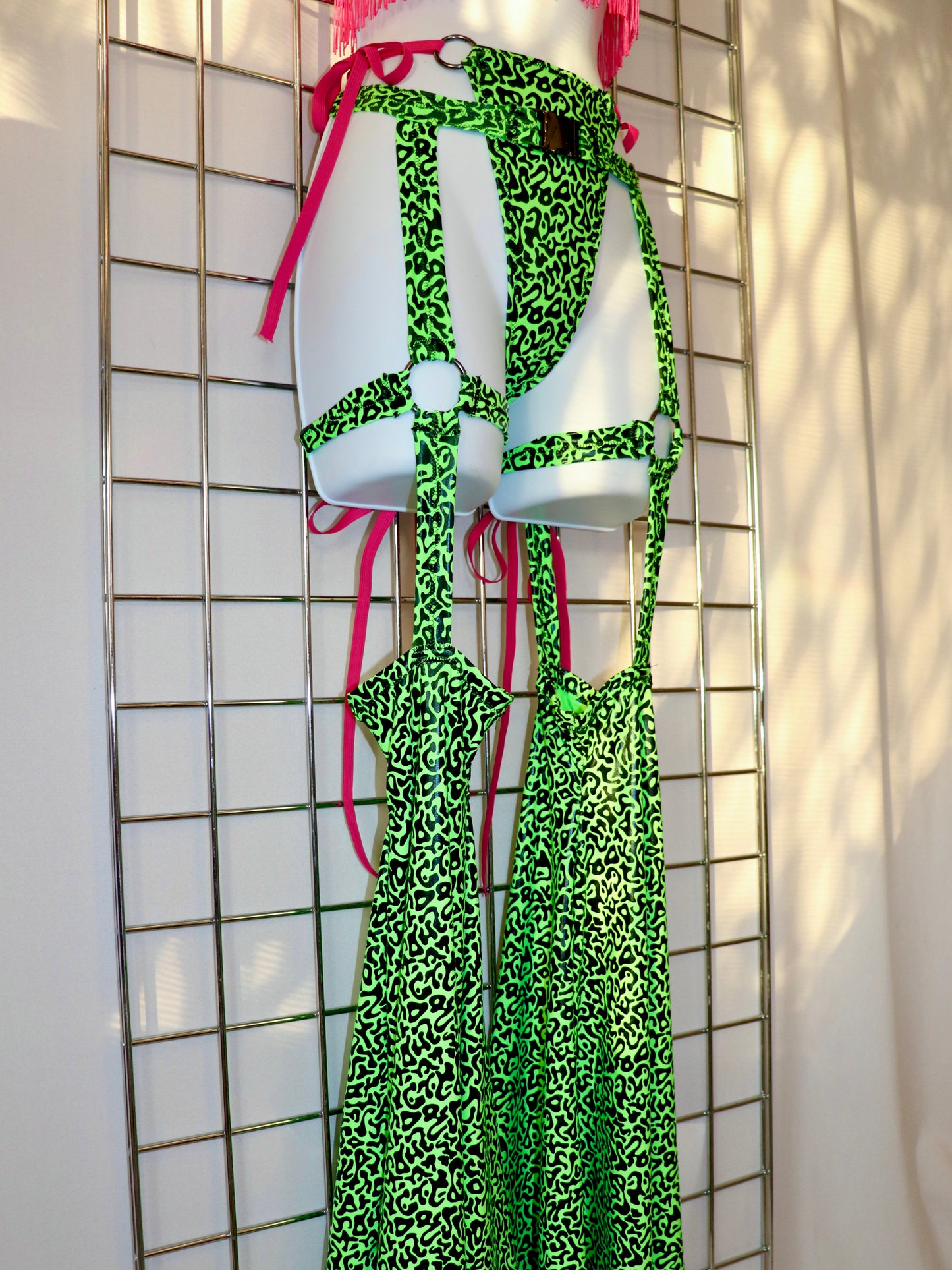 GoGo Gecko Garter Bell Set
