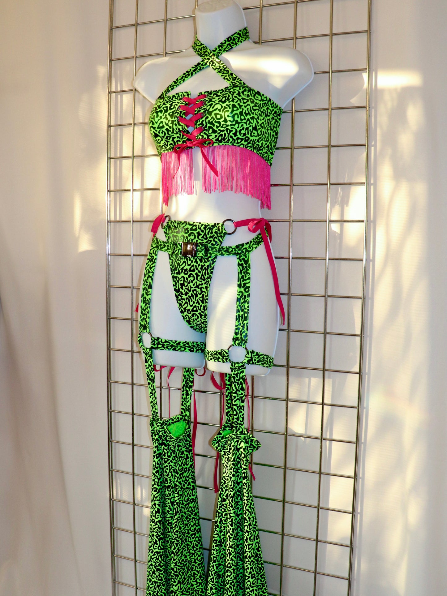 GoGo Gecko Garter Bell Set
